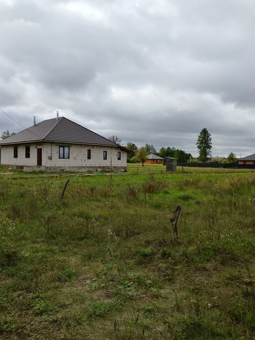 продам 2 земельних ділянки у селі зносичі