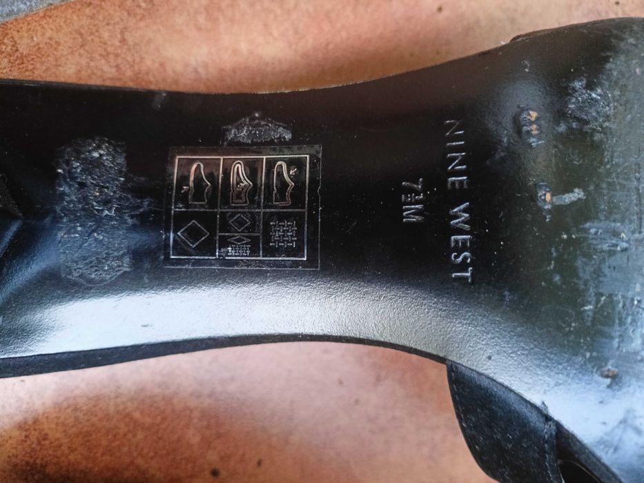 Klapki Nine West na obcasie