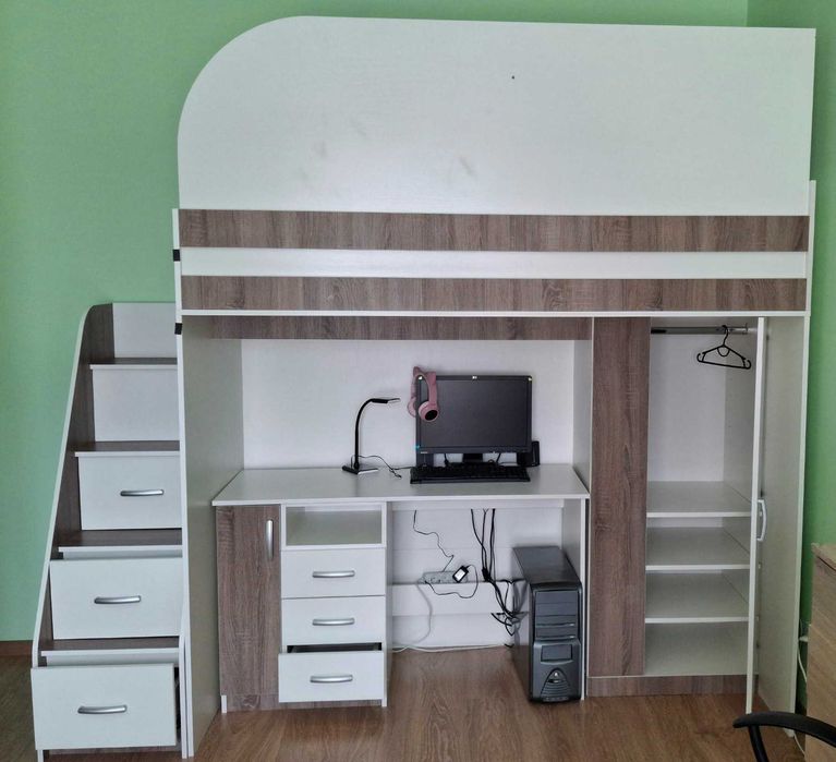 Дитяче ліжко з письмовим столом та шафою