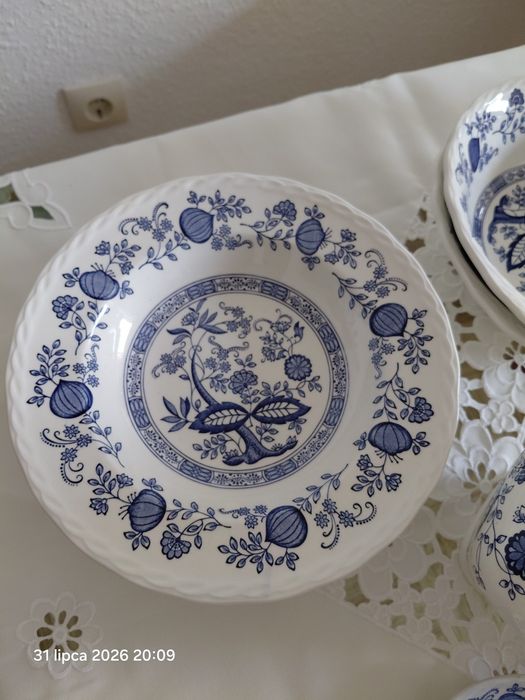 Zestaw talerzy biało niebieskich blue onion total art pottery