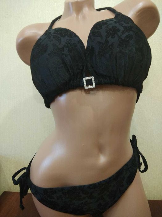 Класний купальник, р.46 из ткани бифлекс-флок,красивая посадка...