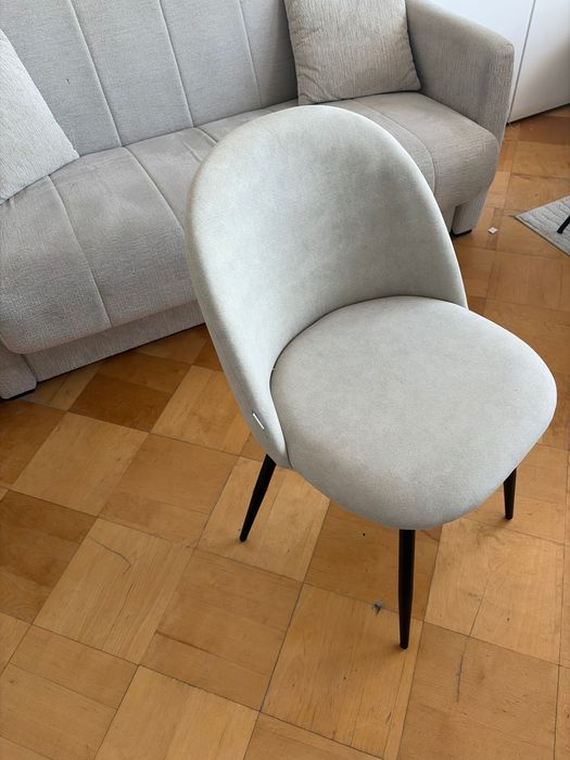 Sprzedam 4 krzesła beżowe