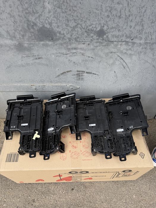 Блок комфорту Tesla Model Y оригінал 1497850-00-D, 1497848-00-E2