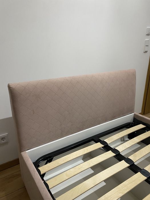 Łóżko tapicerowane