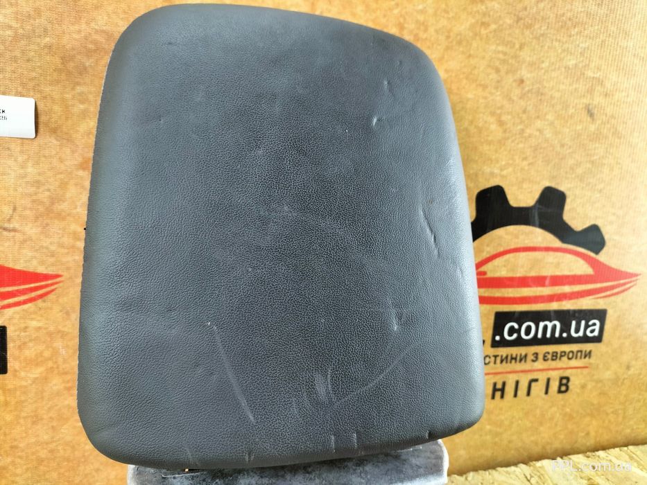 Audi Q8 18- Подлокотник 4M8864207S