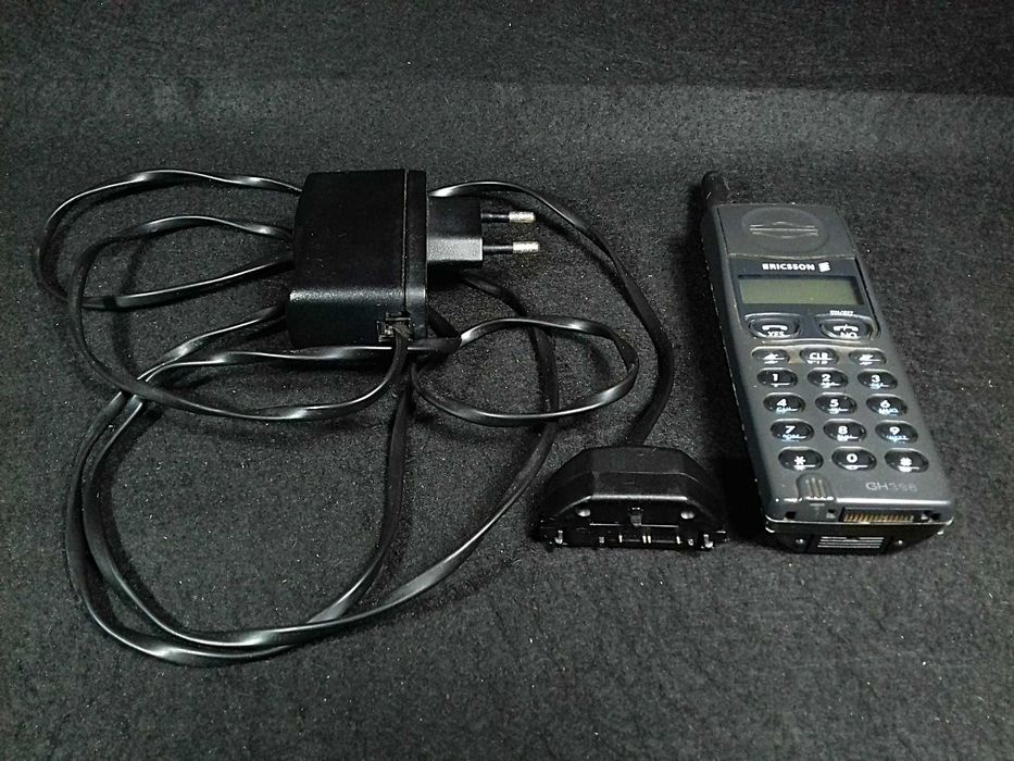 Telemóvel Ericsson GH 388, com carregador, original, 1996