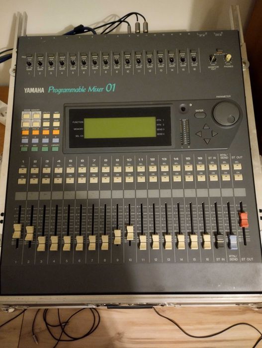 Yamaha 01 mikser cyfrowy