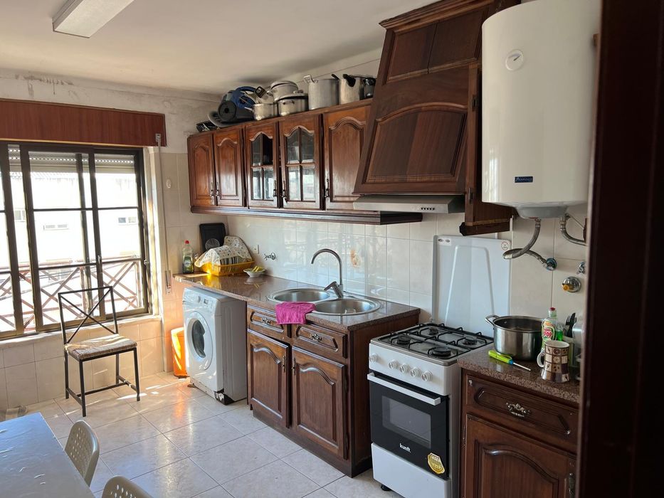 Alugo quarto para casal na Rinchoa