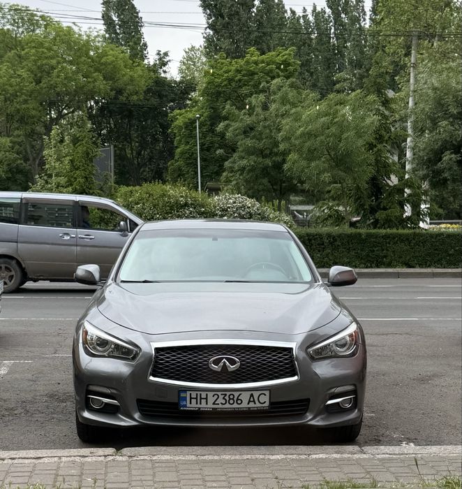 Продам infiniti Q50 2014 год