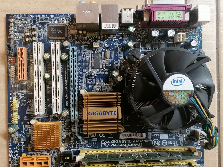 Płyta główna GIGABYTE GA-945GCMX-S2 FSB 1066 + 2 GB Pamięci (2 x 1 GB)