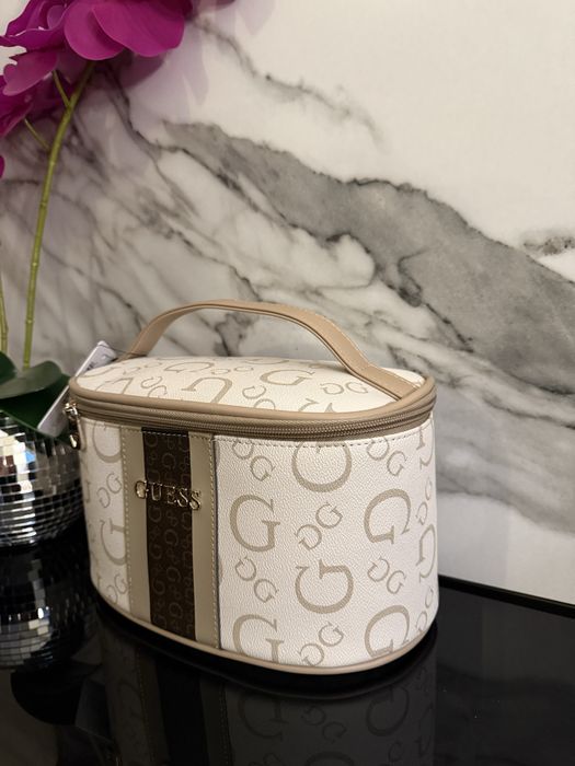 Nowa kosmetyczka kuferk guess