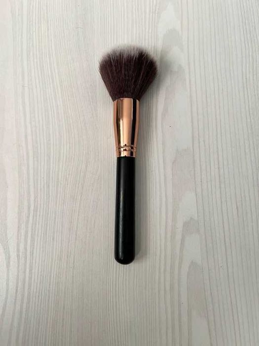 Pędzel do makijażu Sheglam do pudru