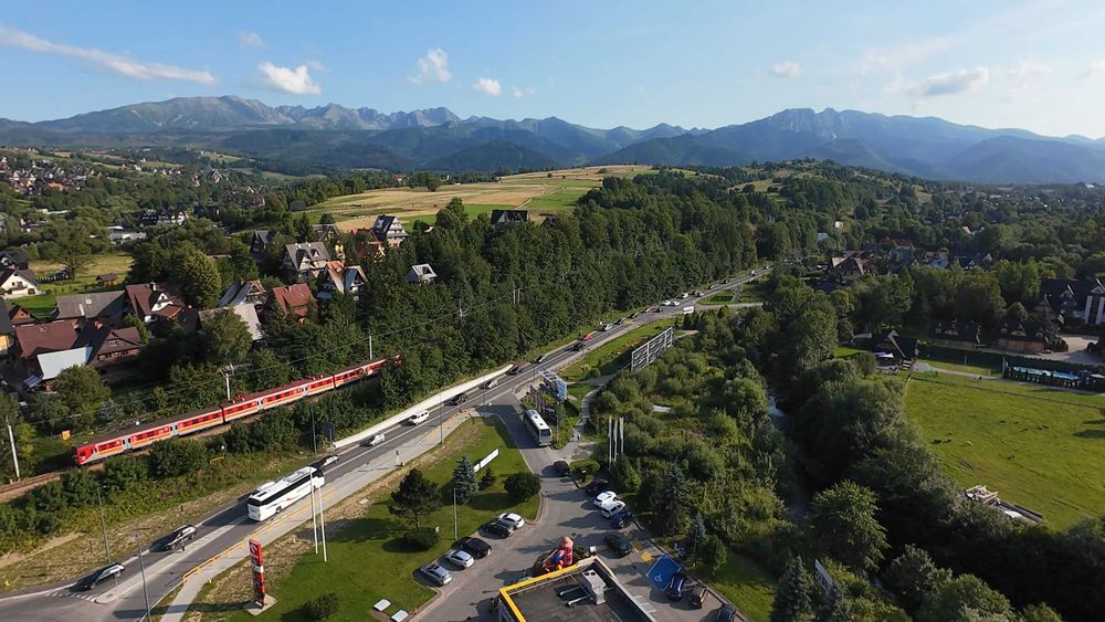 Usługi z Drona: Inspekcje, Działki i Dynamiczne Wideo