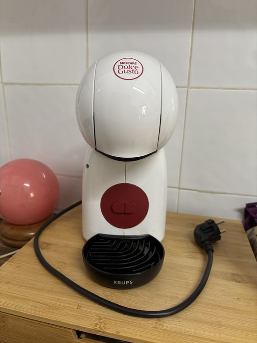 maquina cafe dolce gusto branca e vermelha