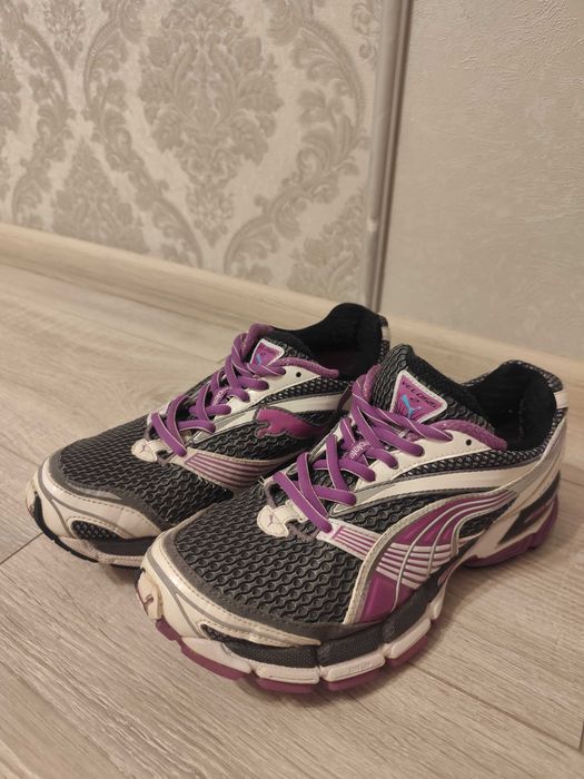 Кросівки жіночі Puma 38-39 розмір