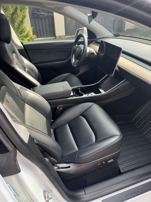 Tesla Model Y Long Range AWD