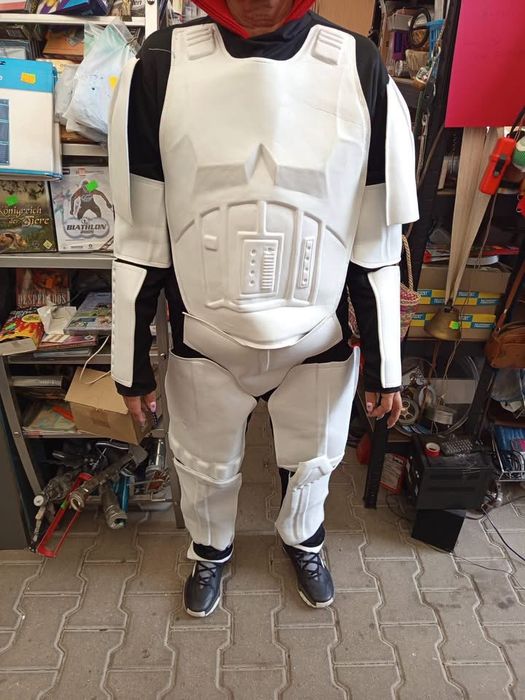 kostium  (Stormtrooper) z uniwersum „Gwiezdnych Wojen”