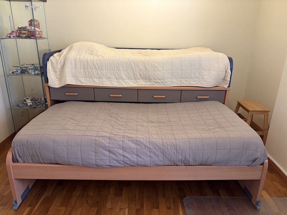 Cama dupla de solteiro com gavetões