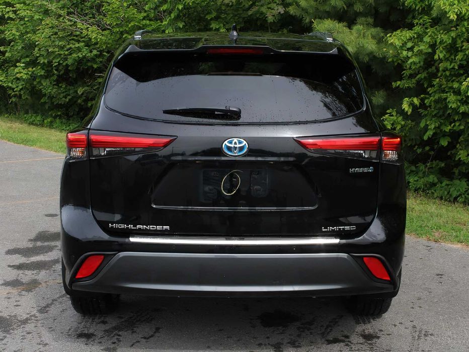 Toyota Highlander Hybrid Limited      2023