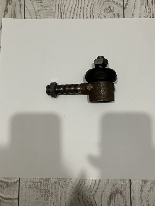 Шарнірне зєднання рульової тяги ліве