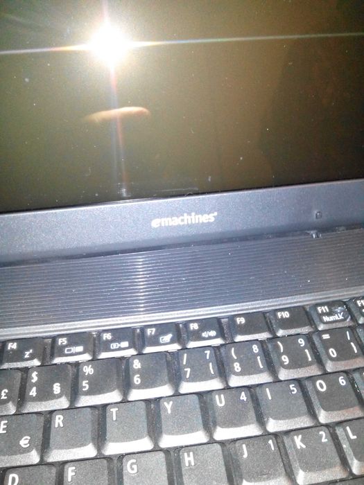 Vendo portátil Acer Emachines D620 avariado, para peças