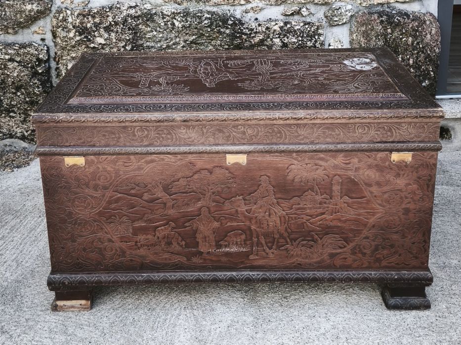Arca de madeira antiga