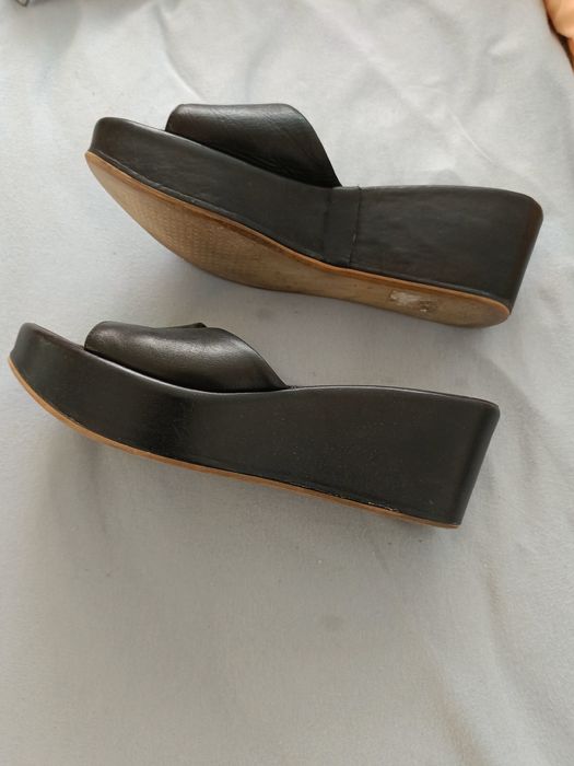 Klapki na koturnie Prima moda 38