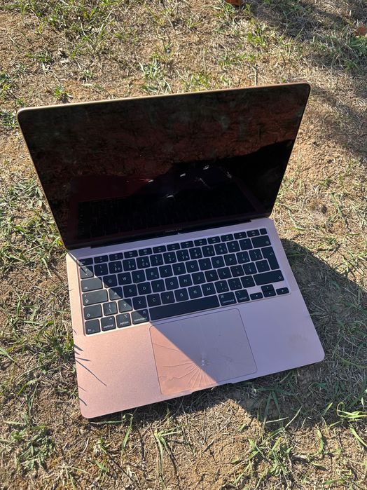 продам macbook air 2020 на запчастини