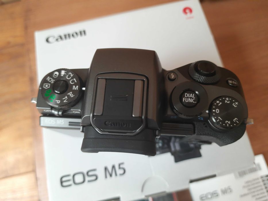 canon eos m5 - купити цифрові фотокамери - Ціна на OLX.ua
