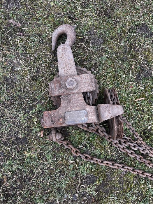 Stara solidna wciągarka (wyciągarka) rug cug ręczna flaschenzug