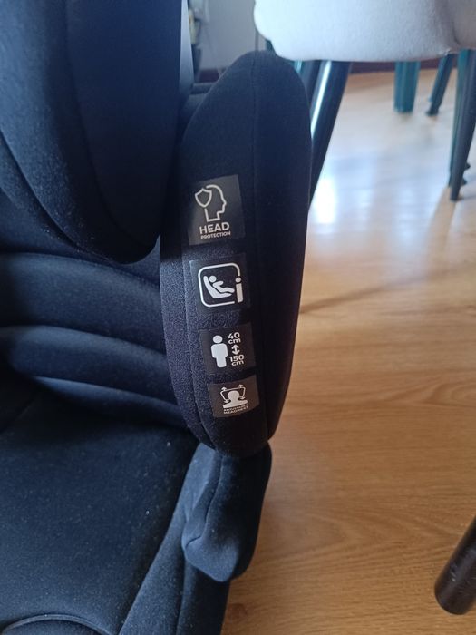 Vende cadeira de criança para carro semi-nova.