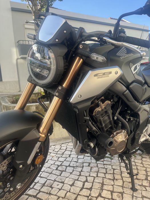 Honda CB 650 R como nova