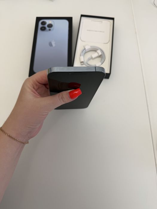 Продам iPhone 13 Pro Max/256 ГБ у кольорі Sierra Blue