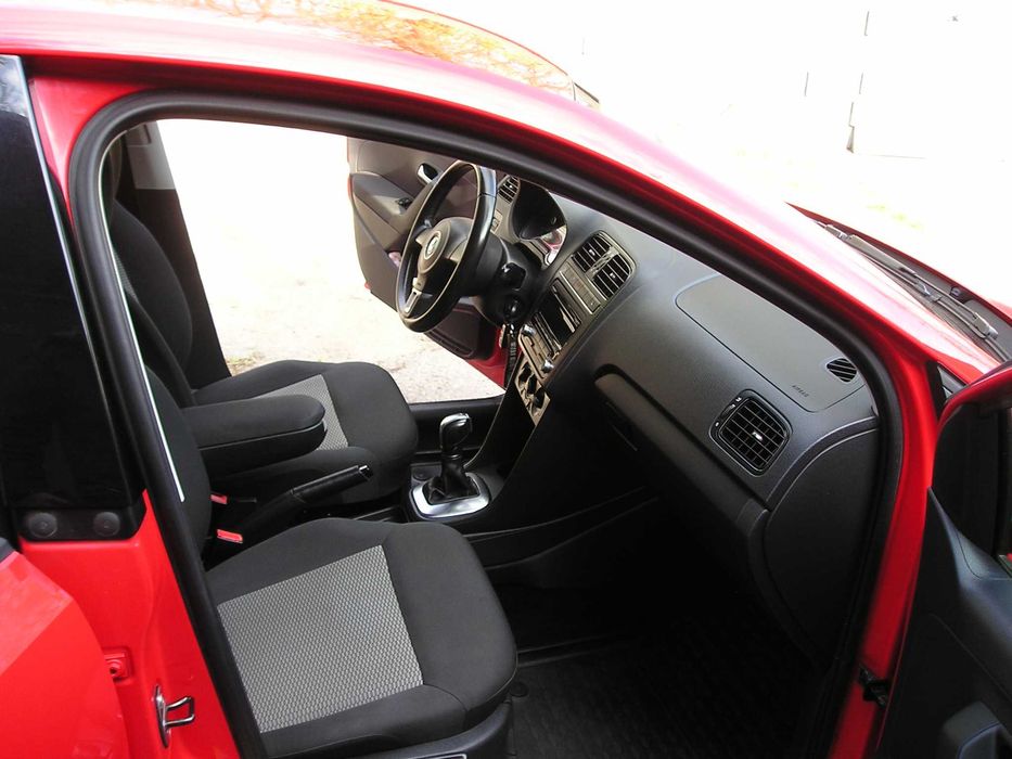 Volkswagen  Polo   Automat   2011г.  80т. км  Как  новый.  Макс.  комп