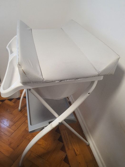 Banheira de bebê com trocador