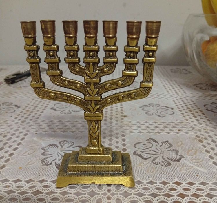 Castiçal Judeu (MENORAH) em latão