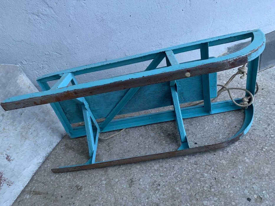 Старі, радянські санчата, санки