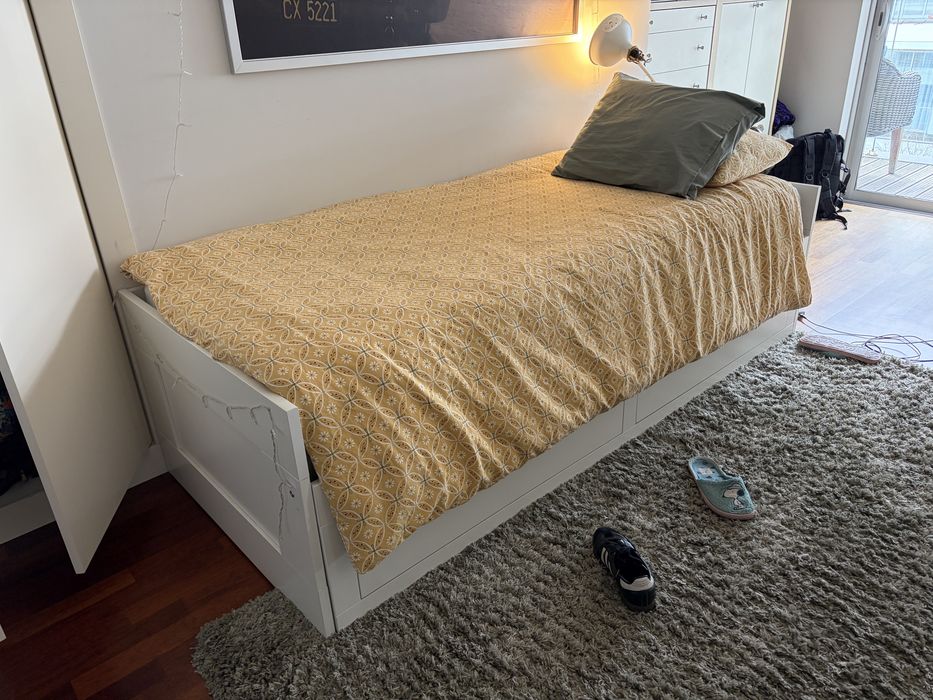 Cama Solteiro dupla IKEA Brimnes com 2 colchões vannareid