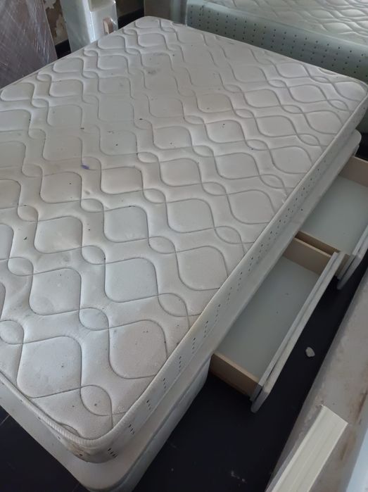 Cama e colchao usados