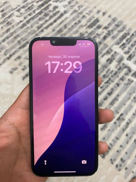 телефон IPhone 13