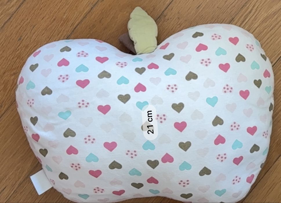 Almofada infantil com corações
