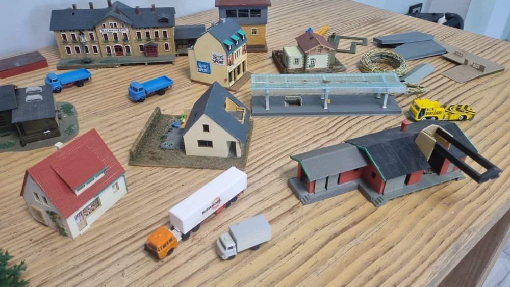 Domki i inne do kolejki makiety