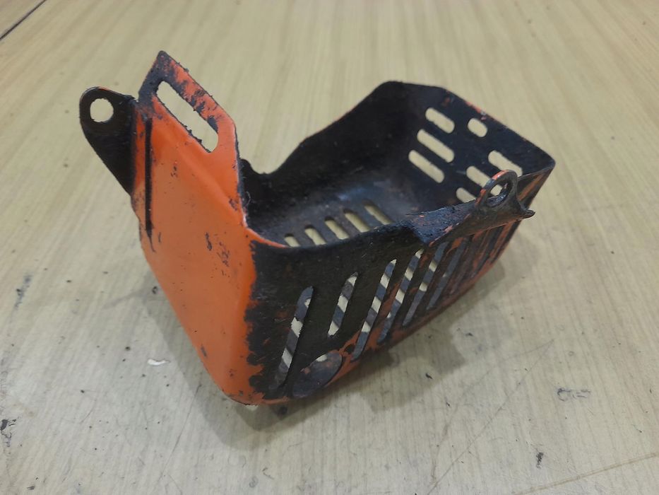 Kubota D420 Osłona Obudowa Pokrywa Korpus