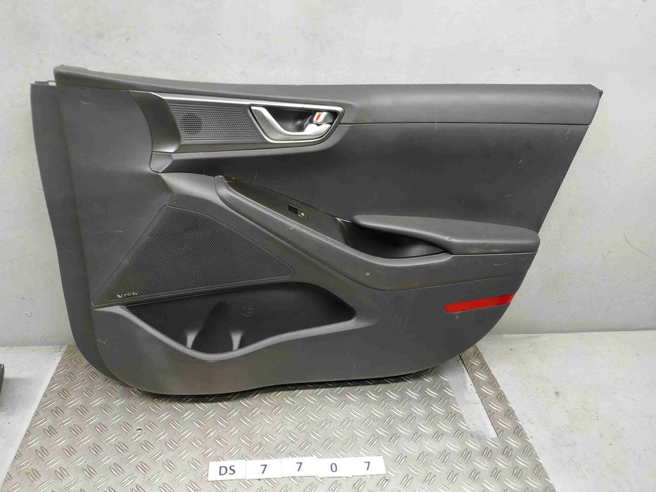 Hyundai/Kia Ioniq 5 2021- обшивка (карта) дверей перед RH (з кнопкой склопідіймача) DS7707 82320G2000