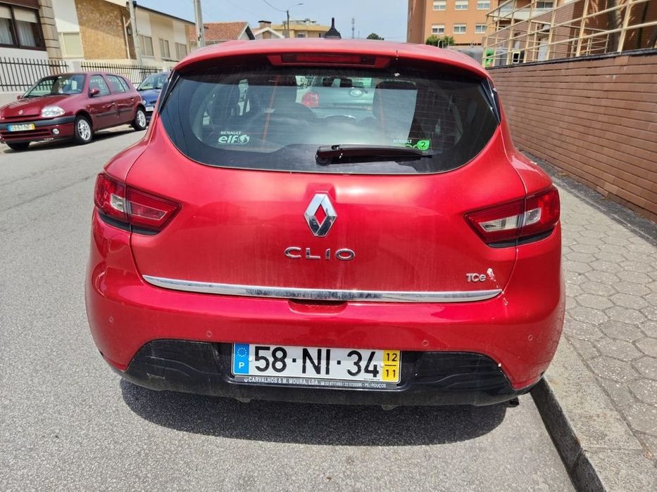Renult Clio vermelho