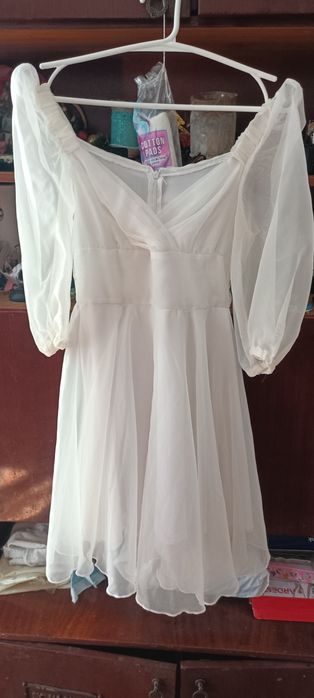 Продаю белое,нарядное платье