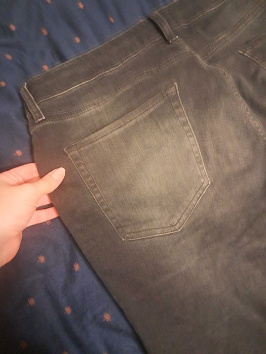 Spodnie męskie dziury