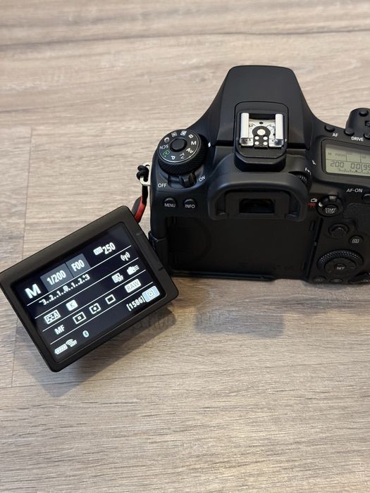 DSLR Canon 90d + 2 baterias ( maquina em excelente estado)