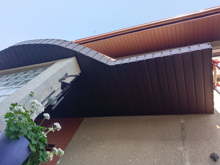 Montaż zadaszeń i obróbek blacharskich oraz podbitek z blachy