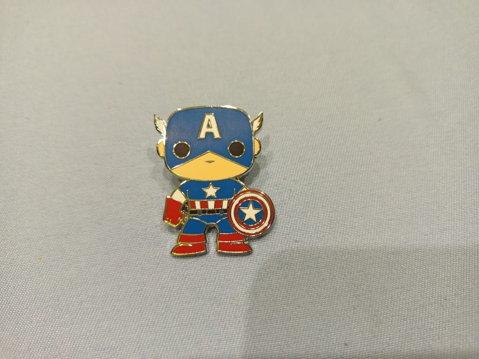 Metalowa przypinka Kapitan Ameryka